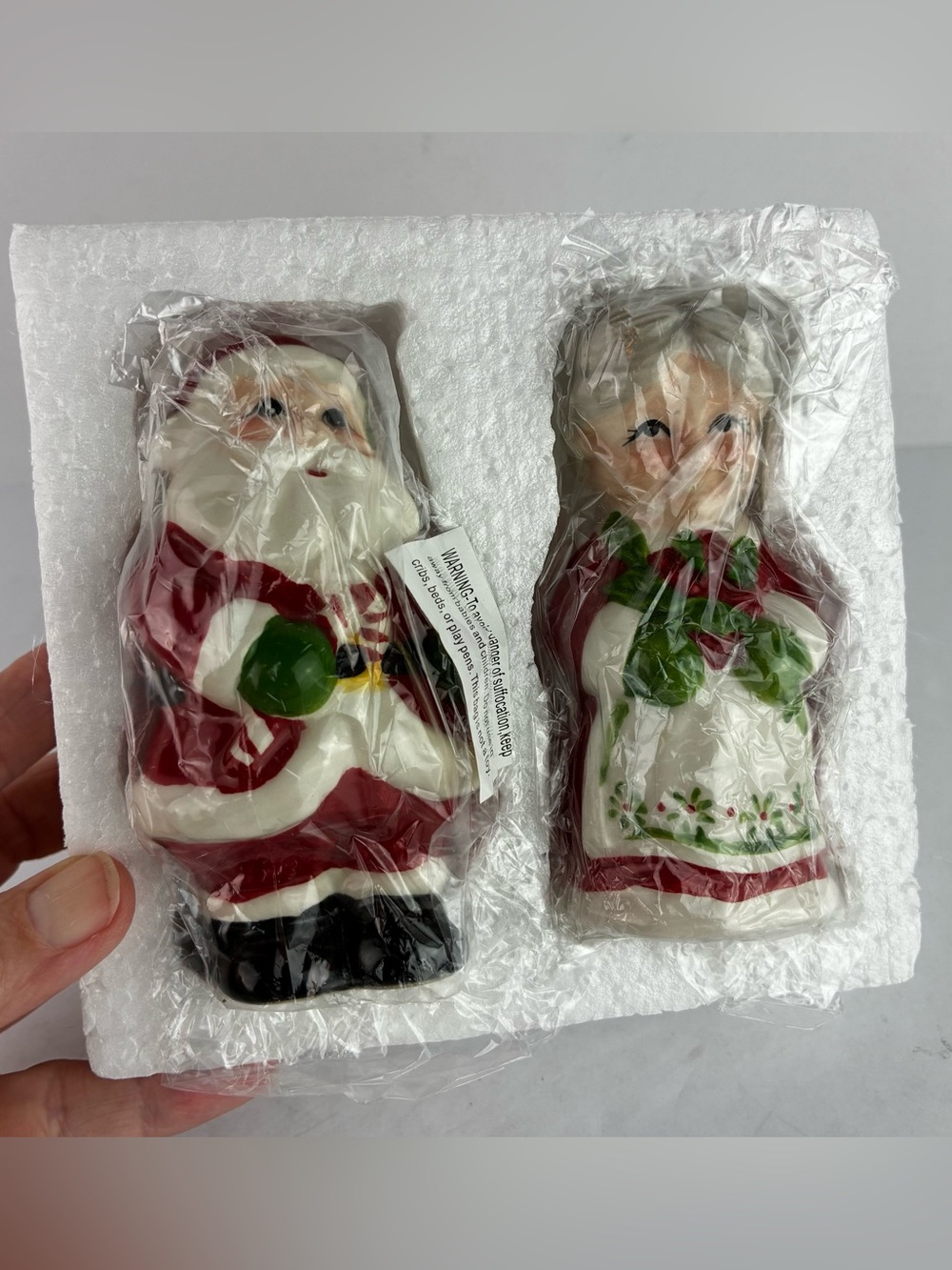 Grandinroad NIB Santa & Mrs. Claus Ceramic Salt/Pepper Shakers Set